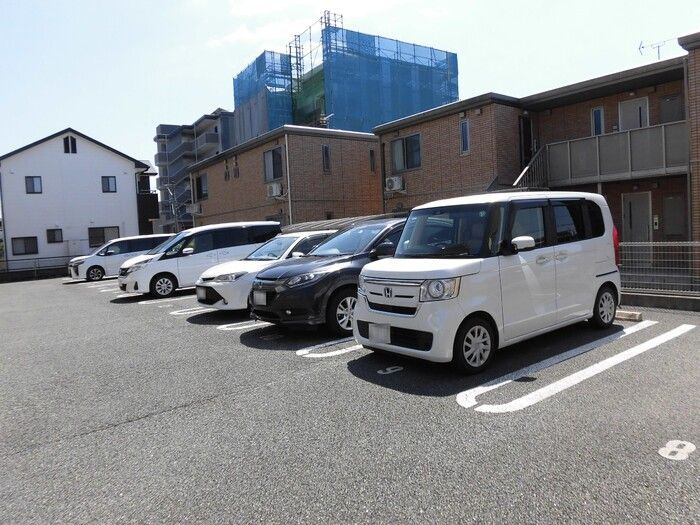ステーションフロント三里木の駐車場