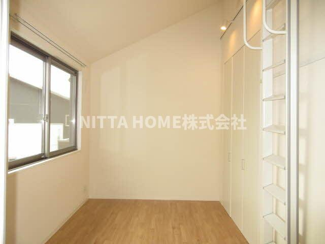 福知山市駒場新町１丁目のアパートの内装|ロフト付きの洋室です◎