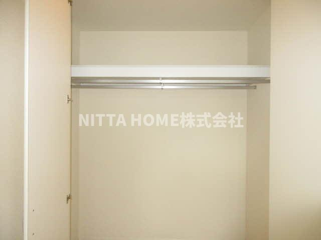 福知山市駒場新町１丁目のアパートの収納|洋室にクローゼットが付いています◎