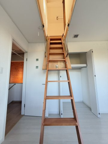 厚別東1条6丁目のその他|屋根裏部屋階段！