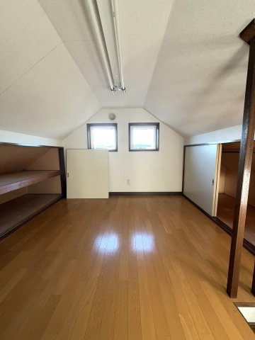 厚別東1条6丁目の洋室|屋根裏部屋ありでシーズン外の荷物も沢山収納可能！