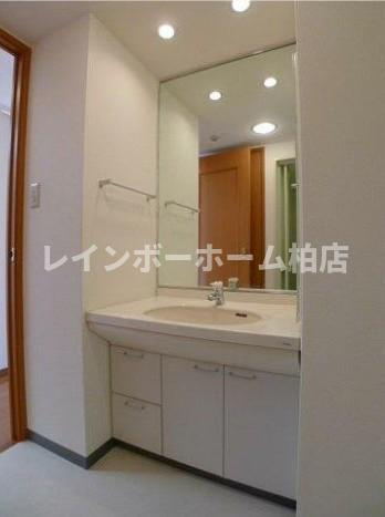特典：仲介手数料が50％OFFです‼の洗面所|独立洗面台です