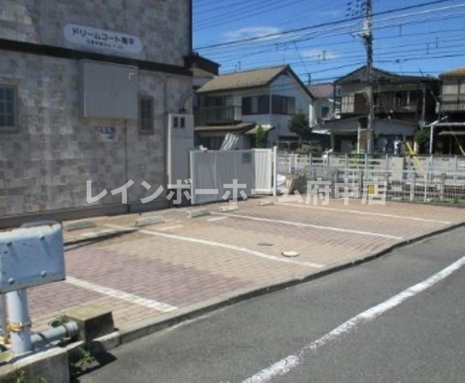 ドリームコート南平の駐車場