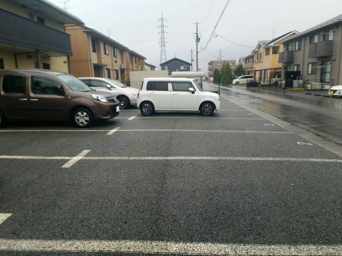 プレイン　Ｆの駐車場