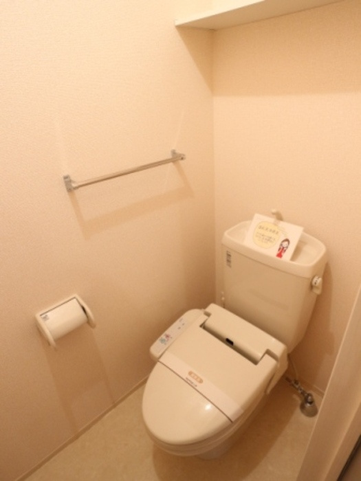 ソレアードCのトイレ|落ち着いた色調のトイレです