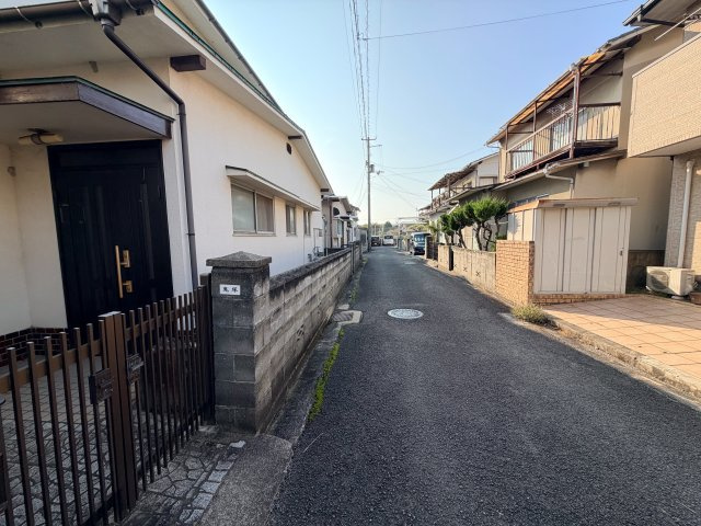 南吉田町　土地　更地渡しの前面道路含む現地写真
