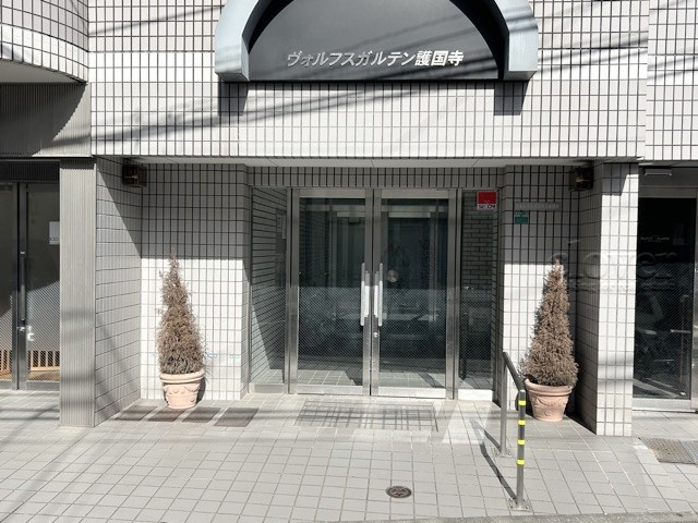 【エントランス】 | ヴォルフスガルテン護国寺 | マンションの「顔」ともいうべきエントランス部分です。～即日のご見学可能～　お問合せはお気軽に。