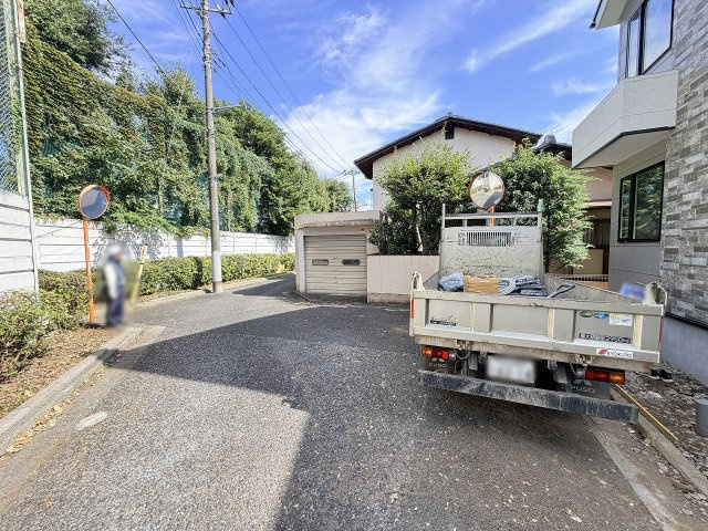【前面道路含む現地写真】 | 練馬区貫井三丁目　新築一戸建住宅　全1棟　（成増店） | 施工例のご案内も可能です。お気軽にお問合せ下さい。