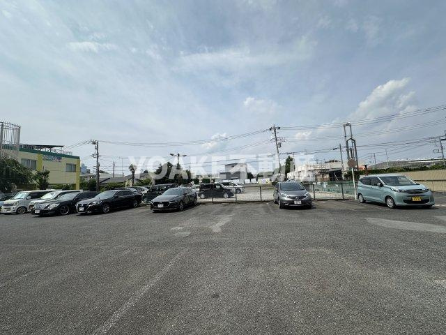 メゾンケイユーの駐車場