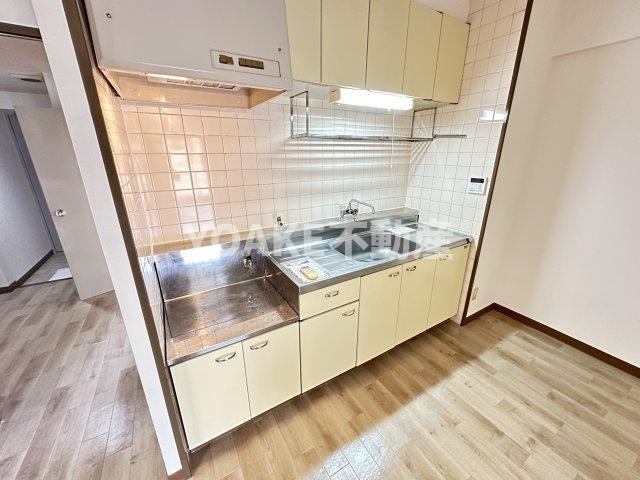 メゾンケイユーのキッチン|別の階の写真となります。現況優先。