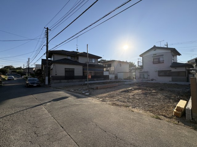 野田市中野台鹿島町　新築戸建　1号棟の前面道路含む現地写真