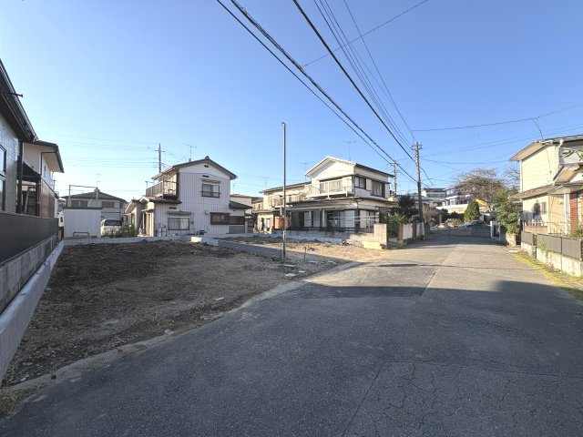 野田市中野台鹿島町　新築戸建　1号棟の前面道路含む現地写真