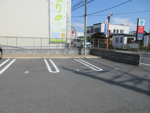 サニーハイツ大村の駐車場