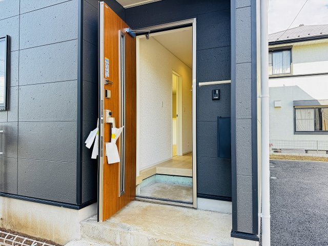 八王子市　宮下町　新築一戸建て　５期の玄関|～玄関は安心のWロックキーを採用～