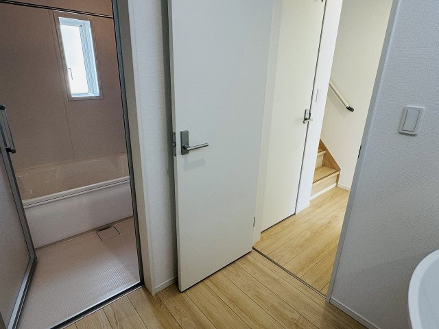 八王子市　宮下町　新築一戸建て　５期の脱衣所|～窓付きで明るい洗面所　換気もしやすいです～