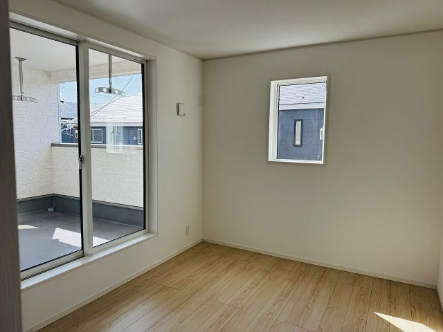 八王子市　宮下町　新築一戸建て　５期の洋室|～2階6帖のサービスルーム　2面採光で明るく風通しの良いお部屋です～