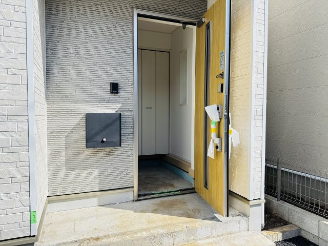 八王子市　宮下町　新築一戸建て　５期の玄関|～玄関は安心のWロックキーを採用～
