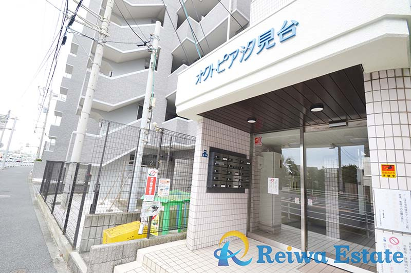オクトピア汐見台のエントランス