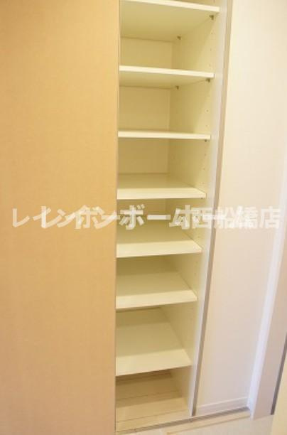 リブリ・M's FLATの玄関