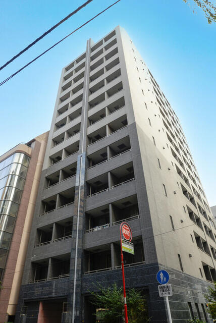 パレステュディオ新宿御苑駅前の外観