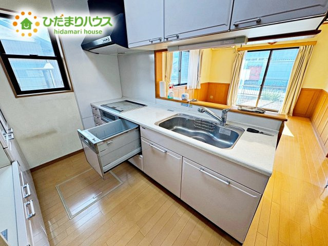 上尾市大谷本郷　二世帯中古戸建のキッチン|広々としたキッチンで毎日のお料理も楽しくなります。