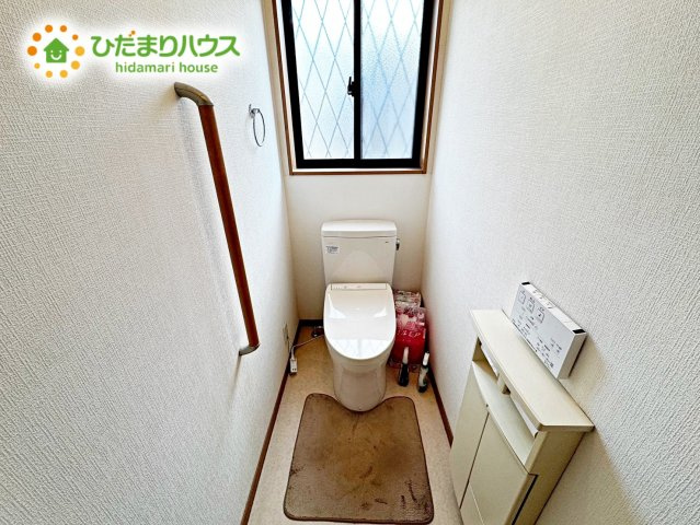 上尾市大谷本郷　二世帯中古戸建のトイレ|分離型なのでそれぞれにトイレがございます。取り合いになる事はありませんね。