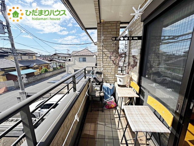 上尾市大谷本郷　二世帯中古戸建のバルコニー|お洗濯物も楽々干せるワイドバルコニーです。
