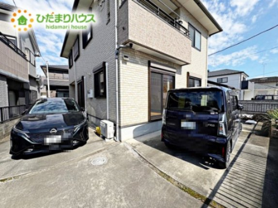 上尾市大谷本郷　二世帯中古戸建の駐車場|駐車も楽々可能です♪