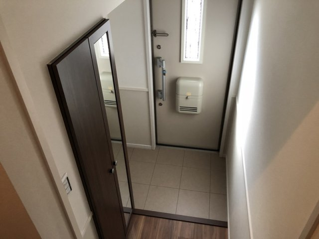 リエート余部A棟の玄関