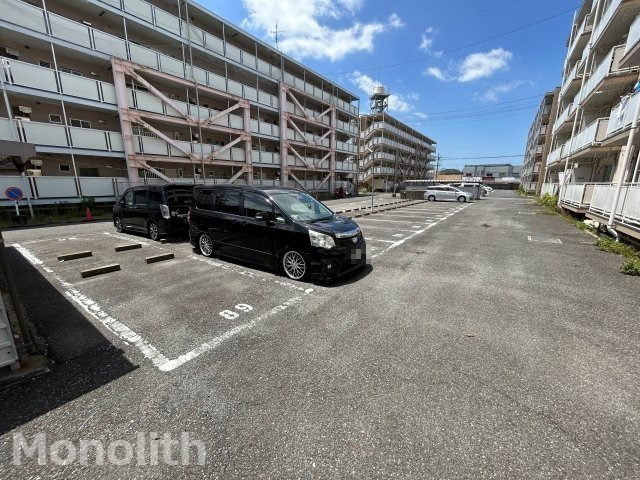 ビレッジハウス草部8号棟の駐車場