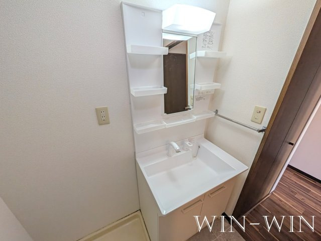 ラフィーネ草間の独立洗面台