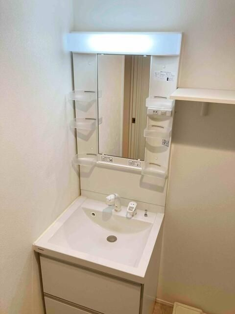 柏市今谷上町のアパートの洗面所