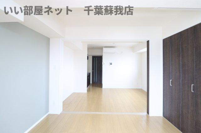 ニュートリノ要の寝室|開放的な寝室です
