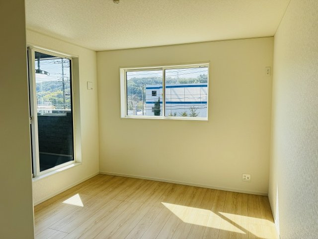 八王子市　宮下町　新築一戸建て　５期の寝室|～2階7.5帖の主寝室　ベッドなど大型家具のレイアウトもしやすい広さです～