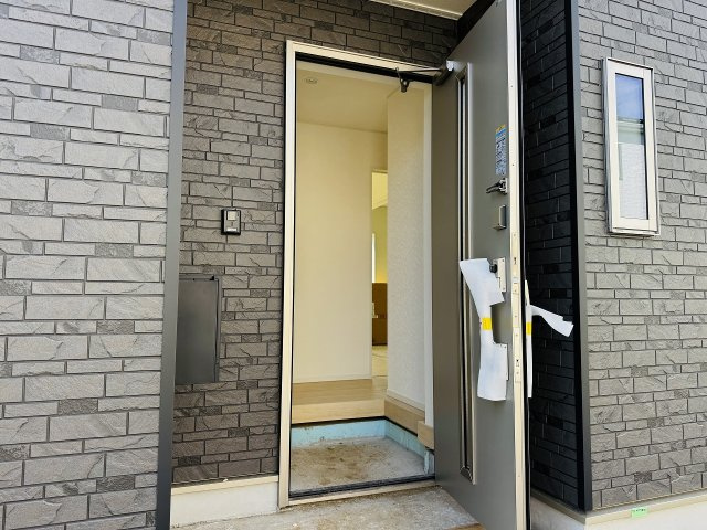 八王子市　宮下町　新築一戸建て　５期の玄関|～玄関は安心のWロックキーを採用～