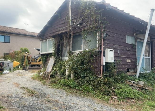 【外観】 | 太井売地 | 土地の形が極端に長細かったり、狭小地、あるいは道路との高低差がある傾斜地だった場合、後々売ろうとしても買い手がつかない場合もあります。後々、売却することになった時に価値の下がらない土地を選びましょう。