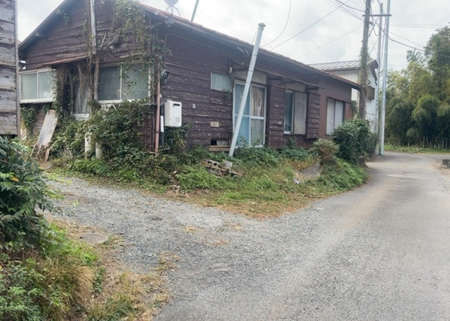 【外観】 | 太井売地 | 土地を買う際、住む地域の自治体や福祉の補助制度にも注目してみましょう。子供や老人の医療補助やゴミ出しのルールなど、自治体によってルールに大きな違いがあるため、暮らしやすい土地で判断するとよいでしょう。