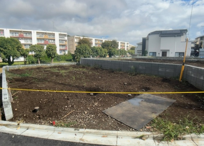 【設備】 | 本町田新築戸建 | 敷地内には、散水栓や立水栓があります。水道水を直接利用できるため、水を運ぶ手間を省くことが出来ます。大量の水を必要とする洗車作業や清掃などに役立ちます。その他設備とあわせて、現地でご確認ください。