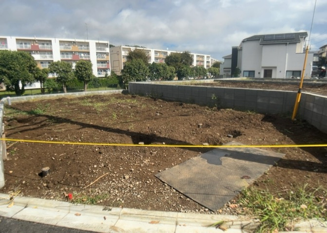 【構造・工法・仕様】 | 本町田新築戸建 | 木造住宅とは土台、壁、柱など建築物の強度を支える構造体の材に木が使用されている構造を指します。構造体は建物の自重を支えるだけではなく風圧や水圧、積裁荷重などあらゆる衝撃に耐えるための基礎です。