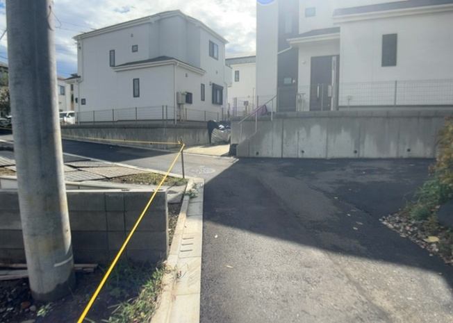 【展望】 | 本町田新築戸建 | 土地の地勢が高台の場合、景色を綺麗にみることができ、景色にこだわってお家探ししている方におすすめです！また平坦地よりも風通しがいいというメリットがあります。デメリットもあるので是非現地でご確認下さい。