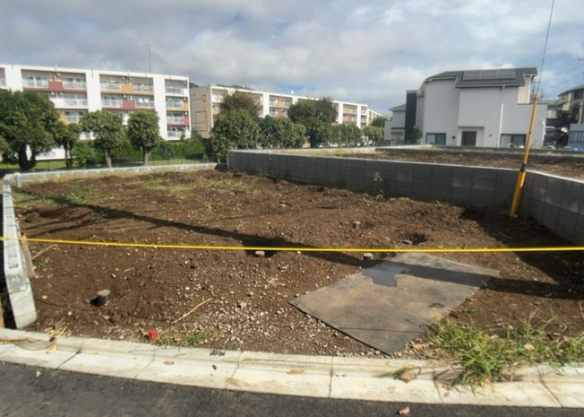 【庭】 | 本町田新築戸建 | 庭のある家に住むことのメリットとして、子どもたちの遊び場を確保できること、ガーデニングや家庭菜園を楽しめること、明るさを確保できることがあります。また、配置を工夫することでプライバシーが確保できます。