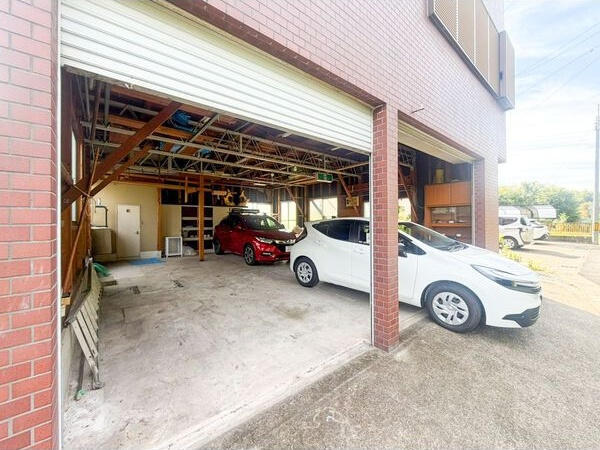 大高町貸家の駐車場