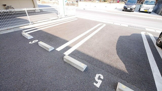 クオーレ　Ｍの駐車場
