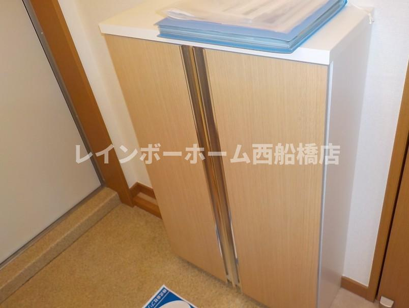 習志野市大久保１丁目のアパートの玄関