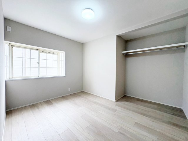 招提南町の洋室|２面採光の明るいお部屋♪(2026年9月撮影)