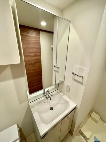 新品家具付きマンション世田谷27(KaGood東京)の独立洗面台