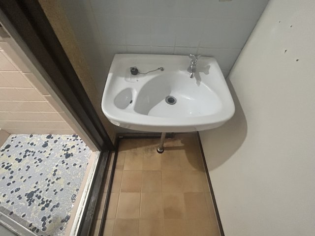 東新町2階建て兼テナント住宅の洗面所