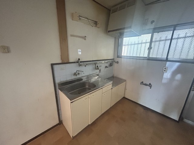 東新町2階建て兼テナント住宅のキッチン