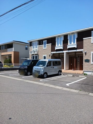 フィオーレ・カナンＤの駐車場