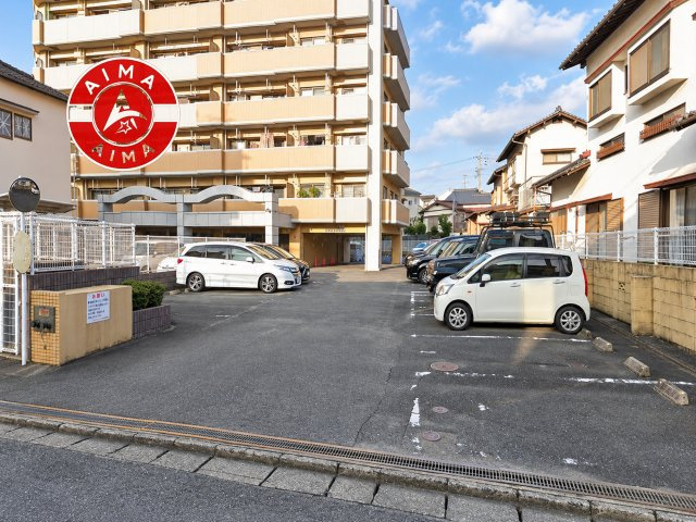 シティマンション春日の駐車場|ゆったりとしたスペースがある駐車場です。